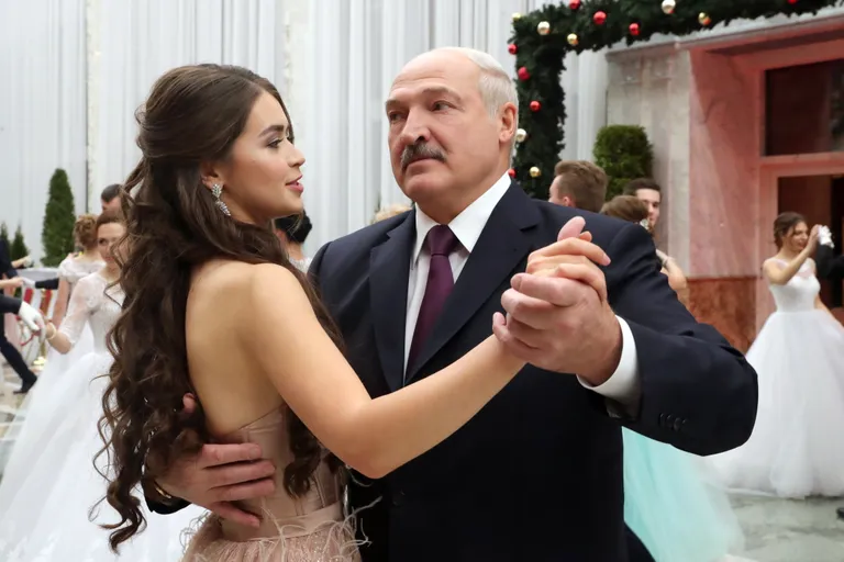 Лукашенко впервые увидел Василевич на подиуме в 2018 году и с тех пор они всегда вместе