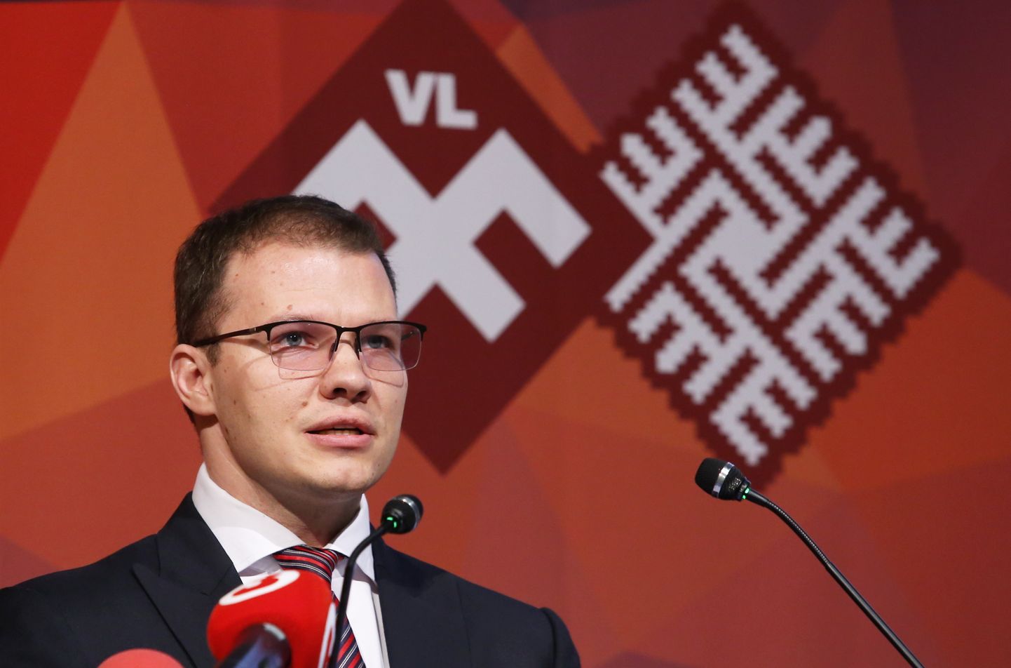 Nacionālās apvienības "Visu Latvijai!"-"Tēvzemei un Brīvībai/LNNK" Saeimas frakcijas priekšsēdētājs Raivis Dzintars piedalās Nacionālās apvienības "Visu Latvijai!"-"Tēvzemei un Brīvībai/LNNK" kongresā, kurā tiek ievēlēts partijas priekšsēdētājs, valde un ētikas komisija.