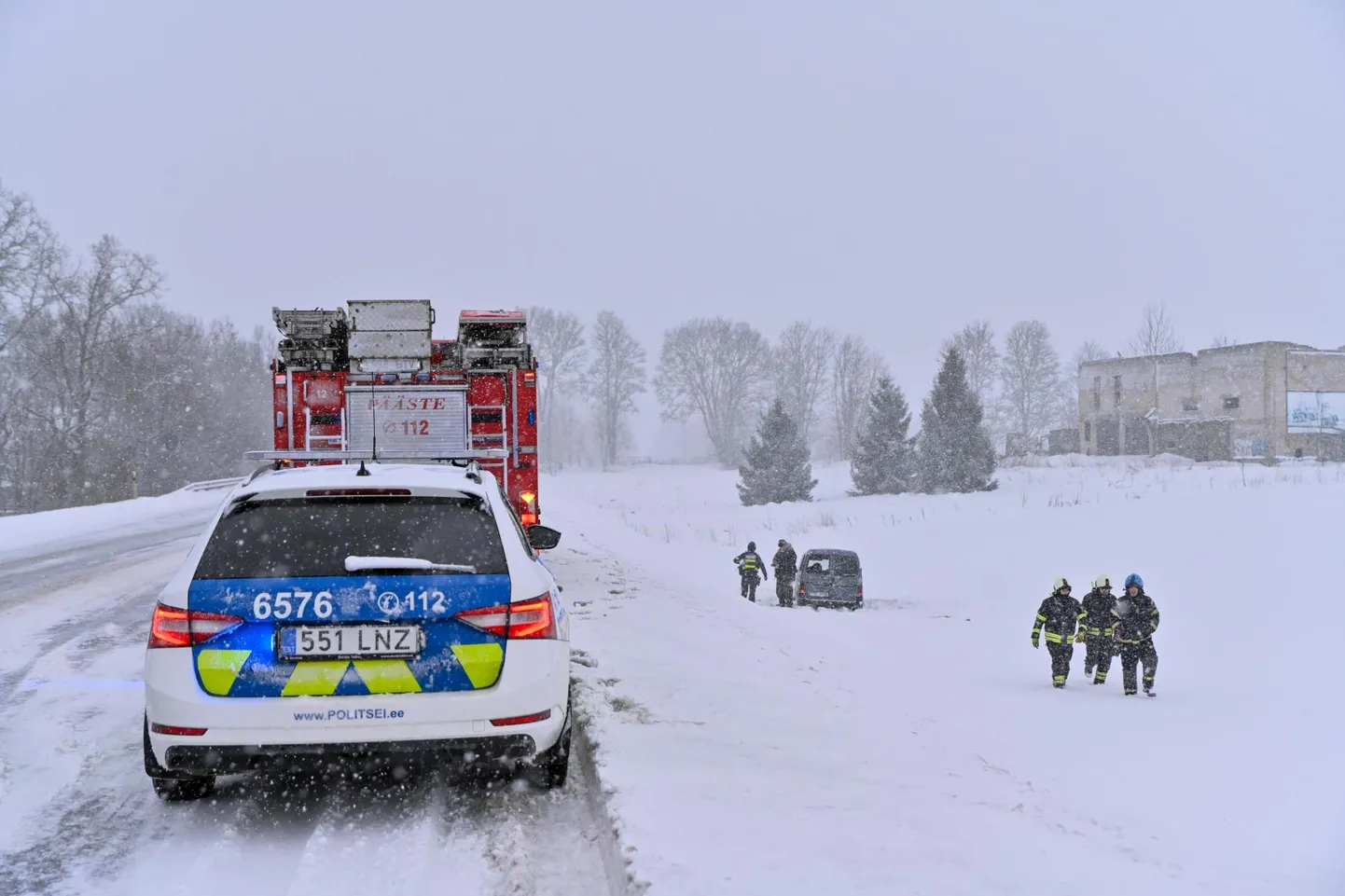 Mudiste lähedal sõitis auto kraavi.