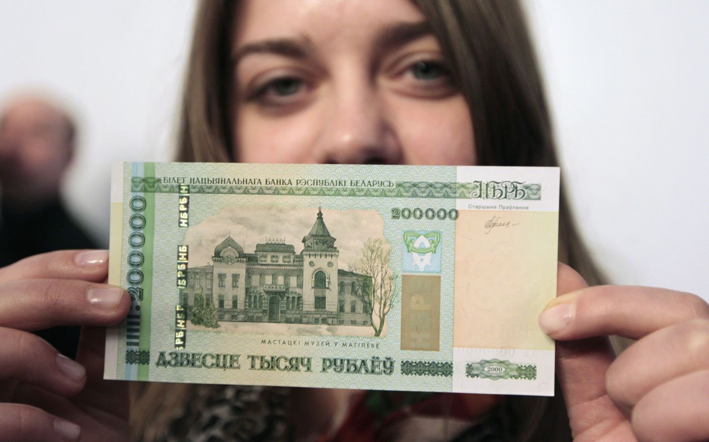 Valgevene praegu suurim pangatäht: 200 000 rublane.