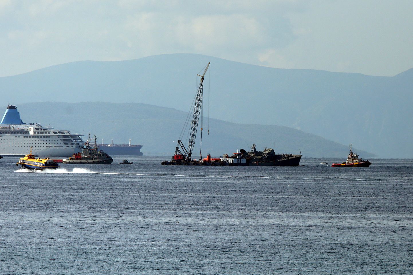 Kokkupõrkes Maerski kaubalaevaga Launceston uppus 27.oktoobril Piraeuse sadama lähistel madalas vees Kreeka mereväe miinitõrjelaev Kallisto. Kaks inimest sai vigastada, 27 päästeti. Õnnetus ei ole seotud Covid-19 viiruse ega majanduskriisiga.