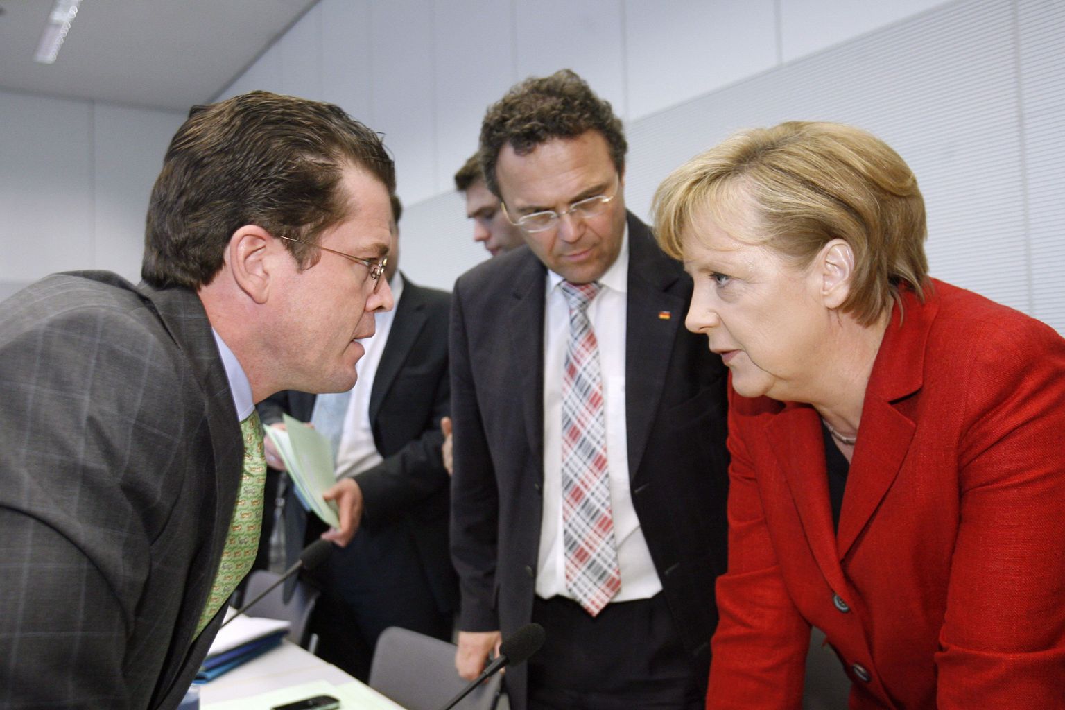 Saksamaa kaitseminister Guttenberg koos liidukantsler Merkeliga