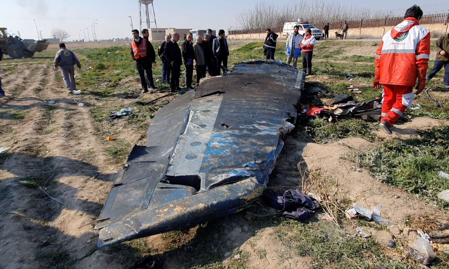 Обломки украинского самолета, сбитого под Тегераном.