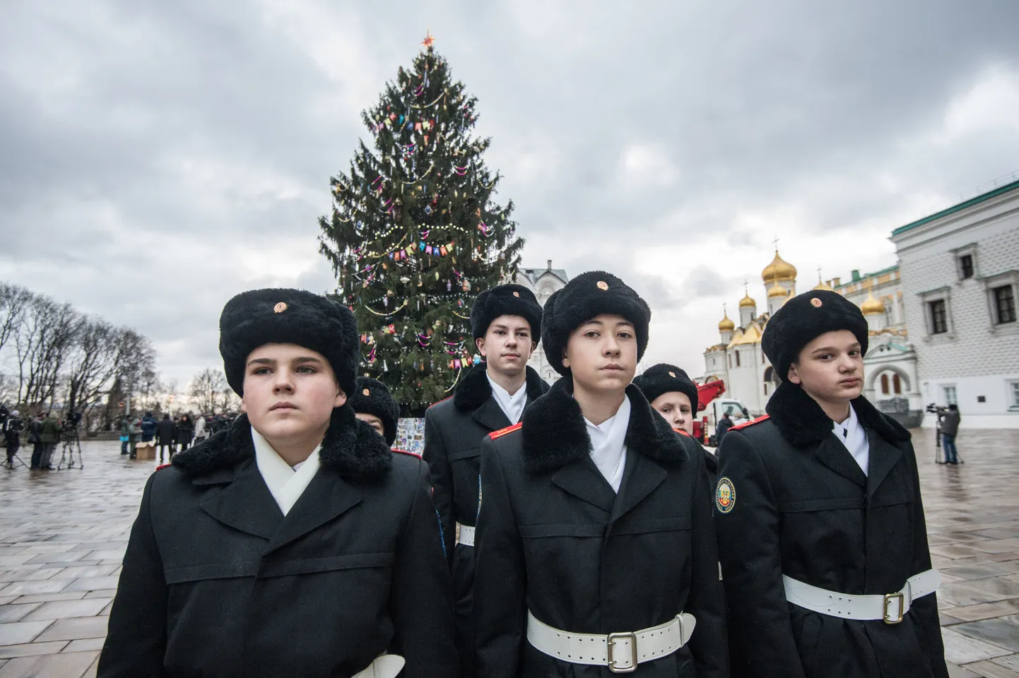 Kadetid Kremli Katedraalide väljakul.