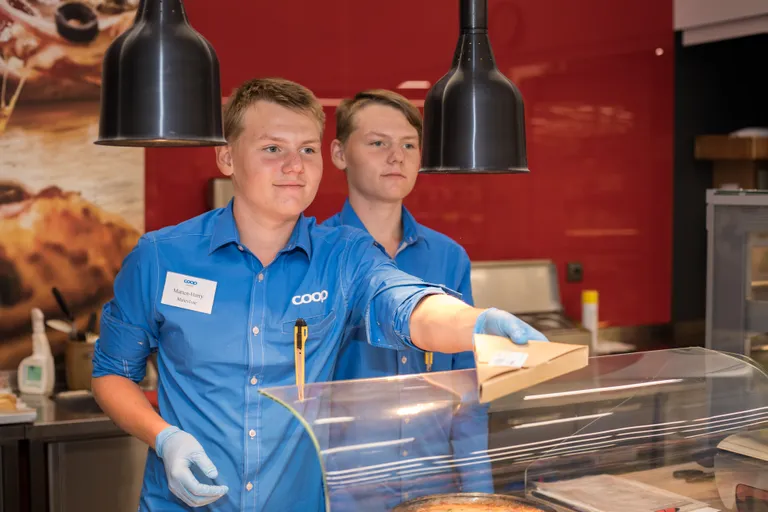 Teise aasta malevlased Roland- Johann ja Marten- Harry on veel nädala lõpuni ametis Rae keskuses.