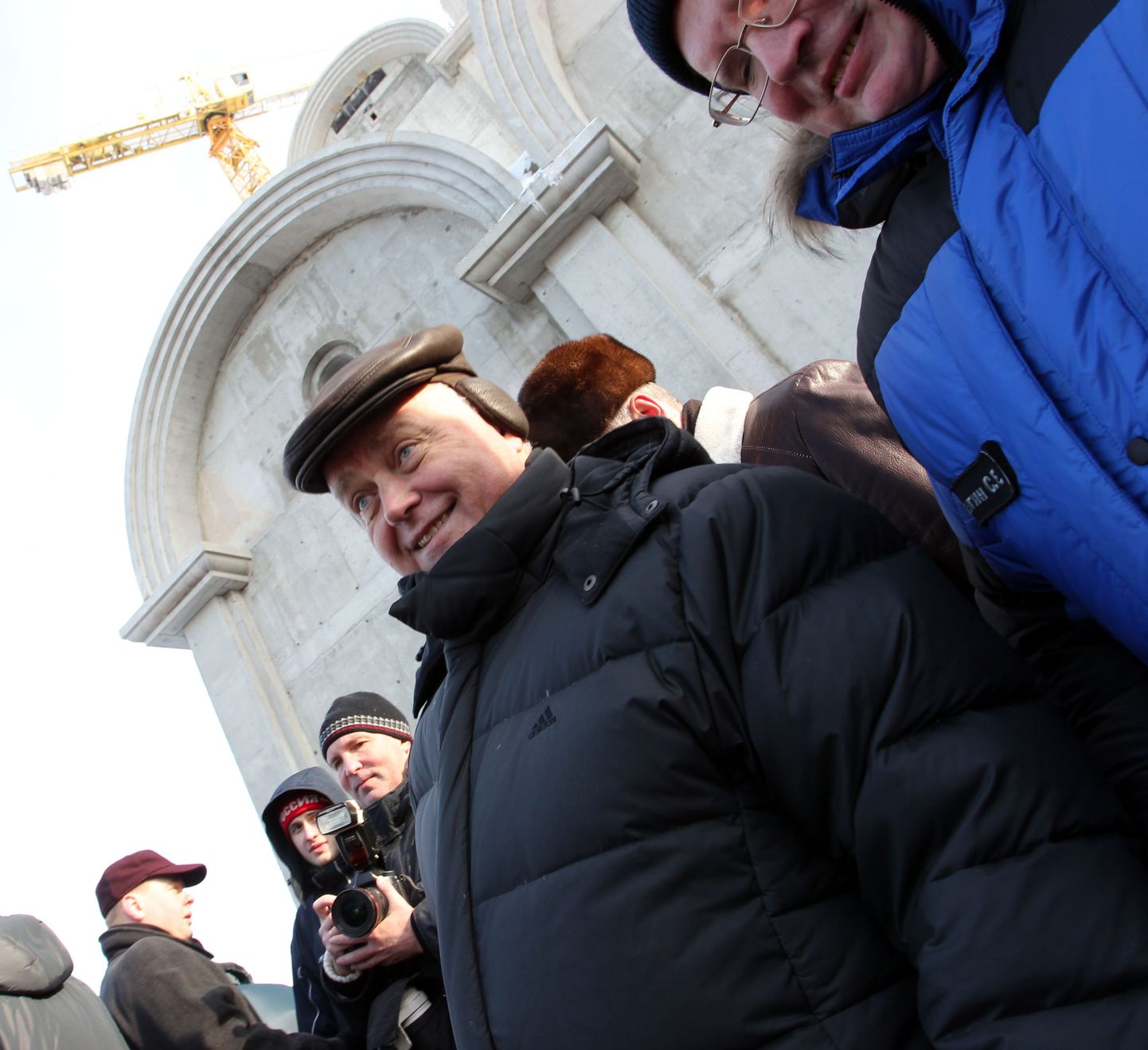 Владимир Якунин на церемонии освящения креста храма в Ласнамяэ.