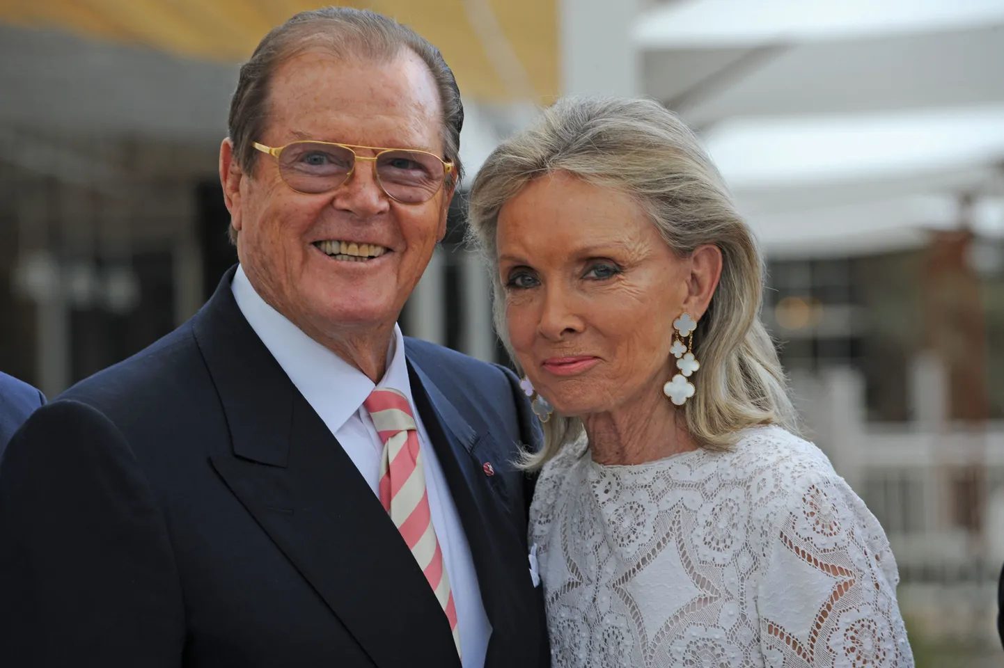 Sir Roger Moore ja Kristina Tholstrup