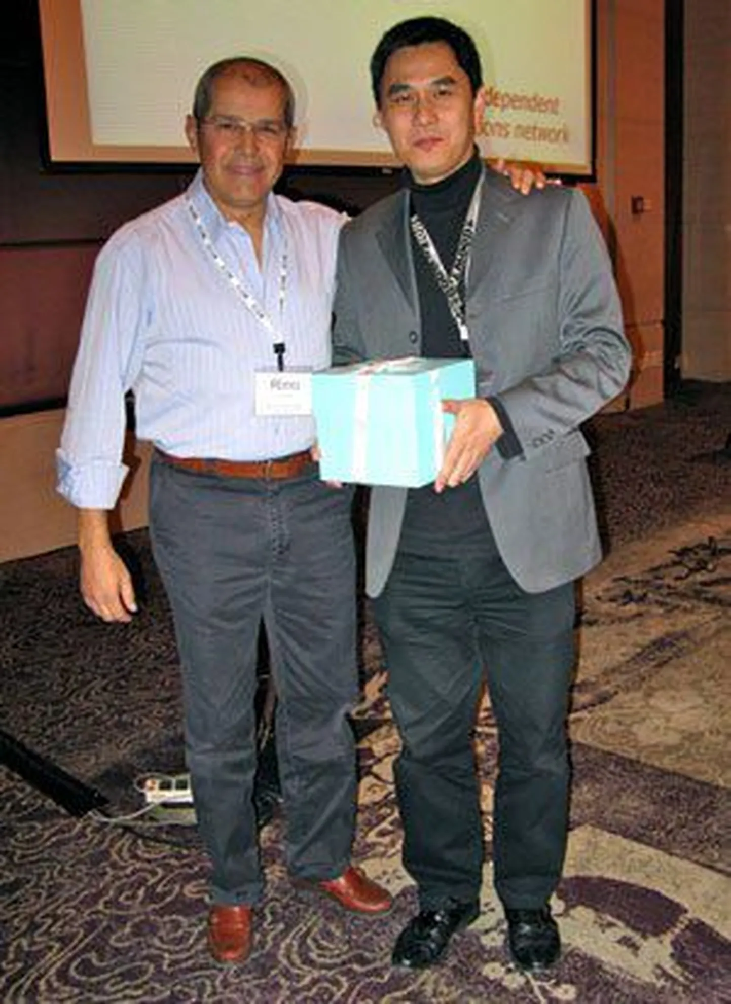 ICOMi president Rino Ferrari Brasiiliast ning Mike Lau võõrustavast agentuurist Rayken Brand Communication