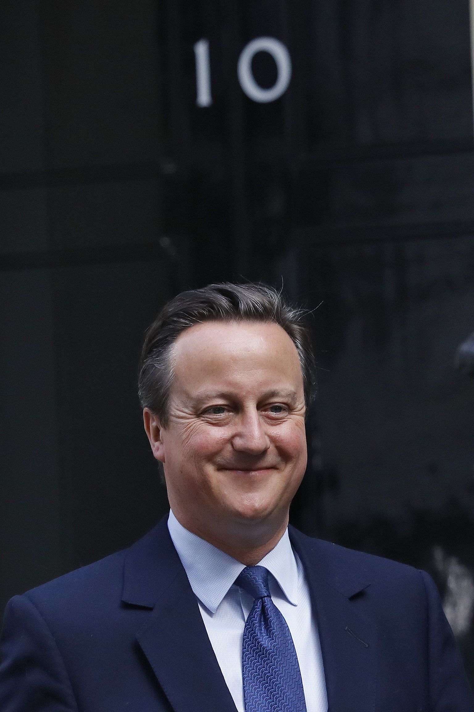 Nüüdseks endine peaminister David Cameron 10 Downing Streetilt lahkumas