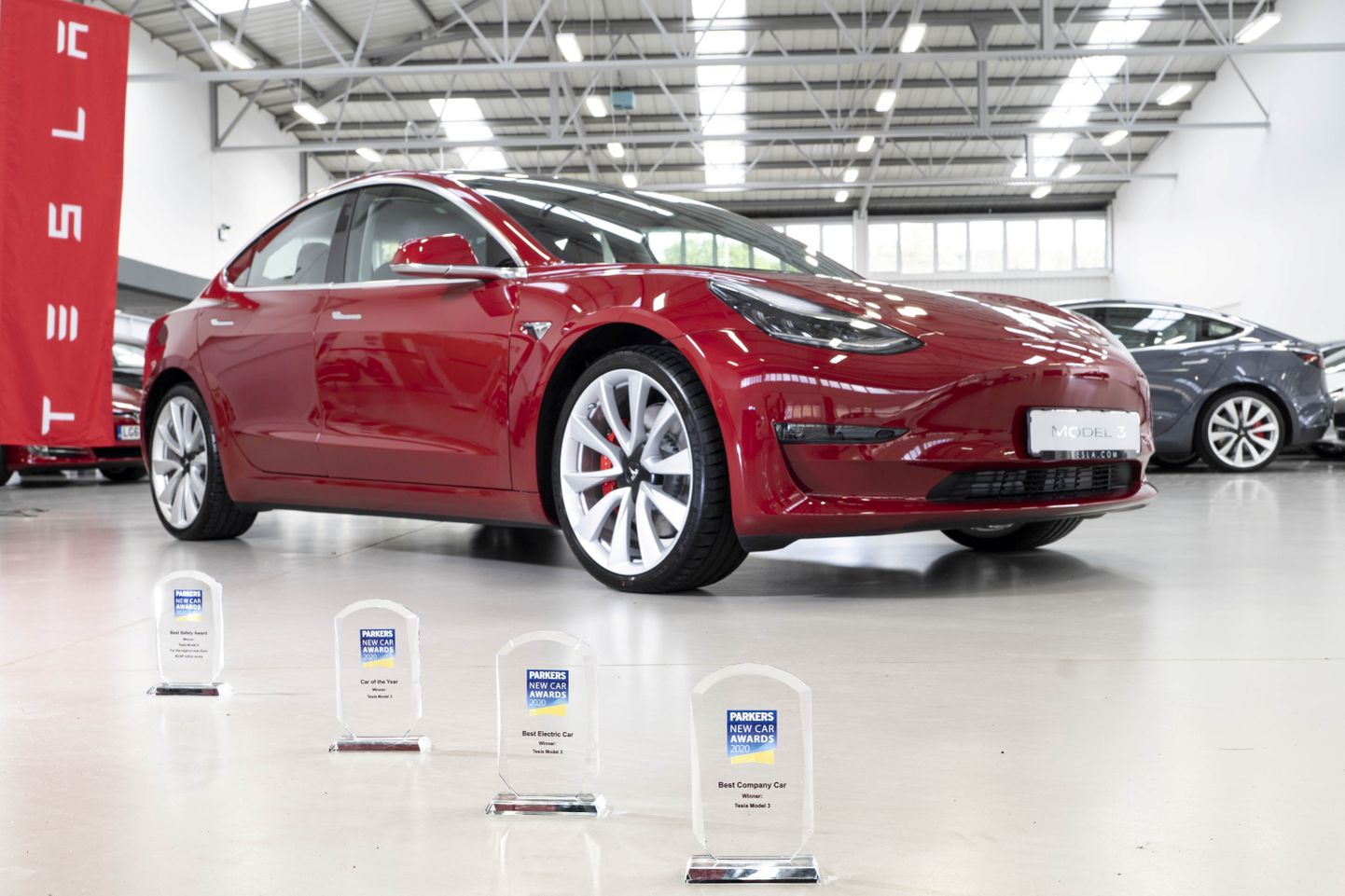 Tesla Model 3 on üks tagasikutsutavatest mudelitest.