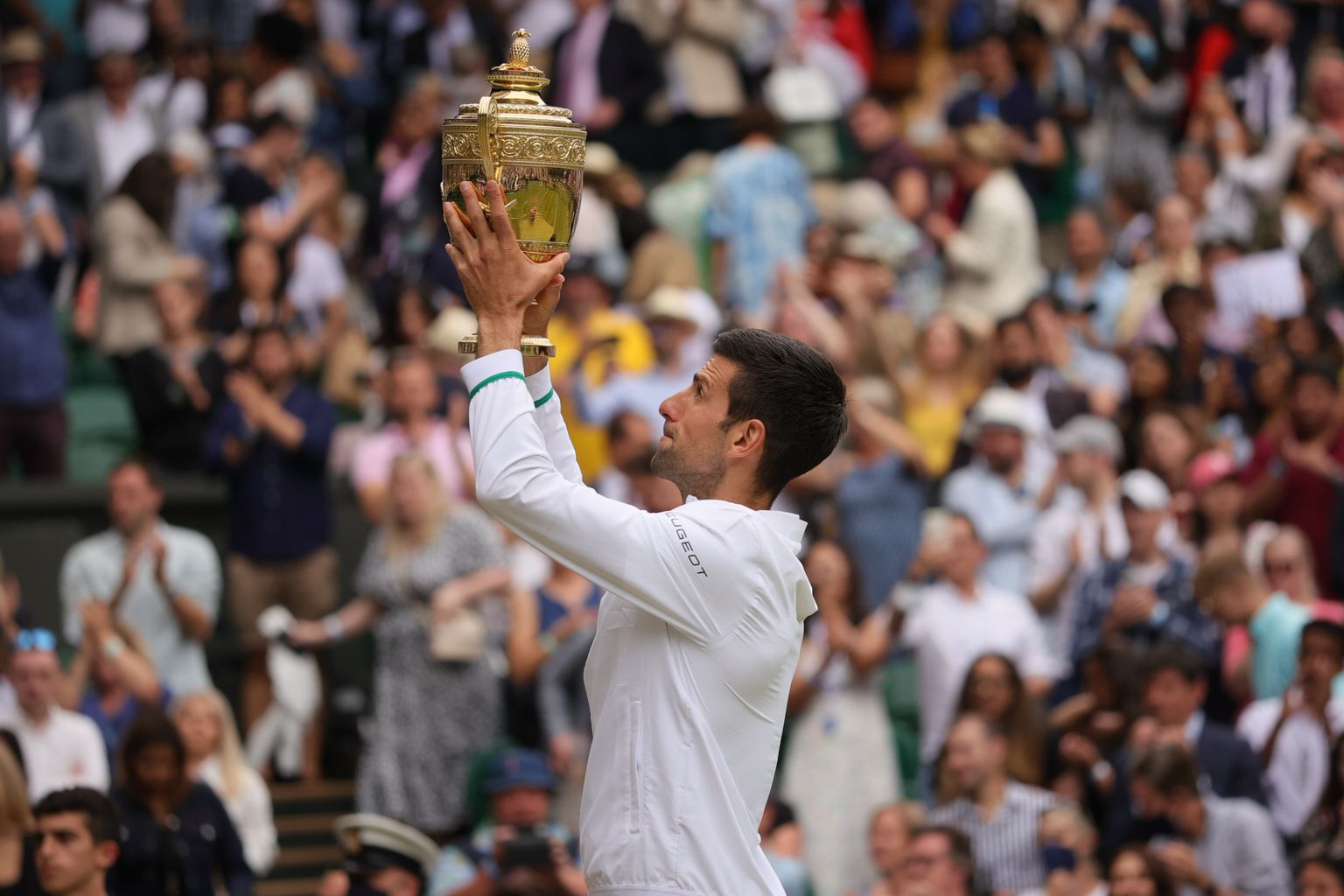 Serbia tenniselegend Novak Djokovic võitis pühapäeval Londonis oma kuuenda Wimbledoni tiitli.