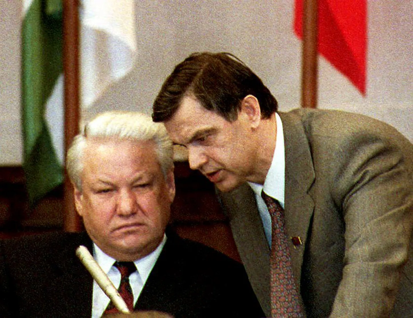 Krievijas Federācijas prezidents Boriss Jeļcins un Ruslans Hasbulatovs 1993. gadā