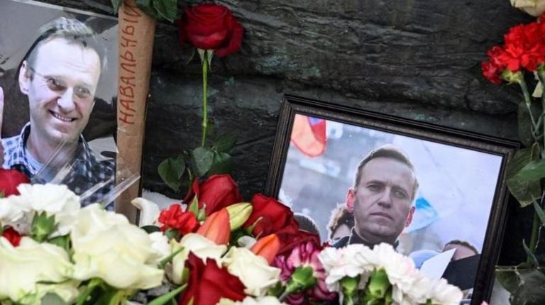 Стихийный мемориал Навальному