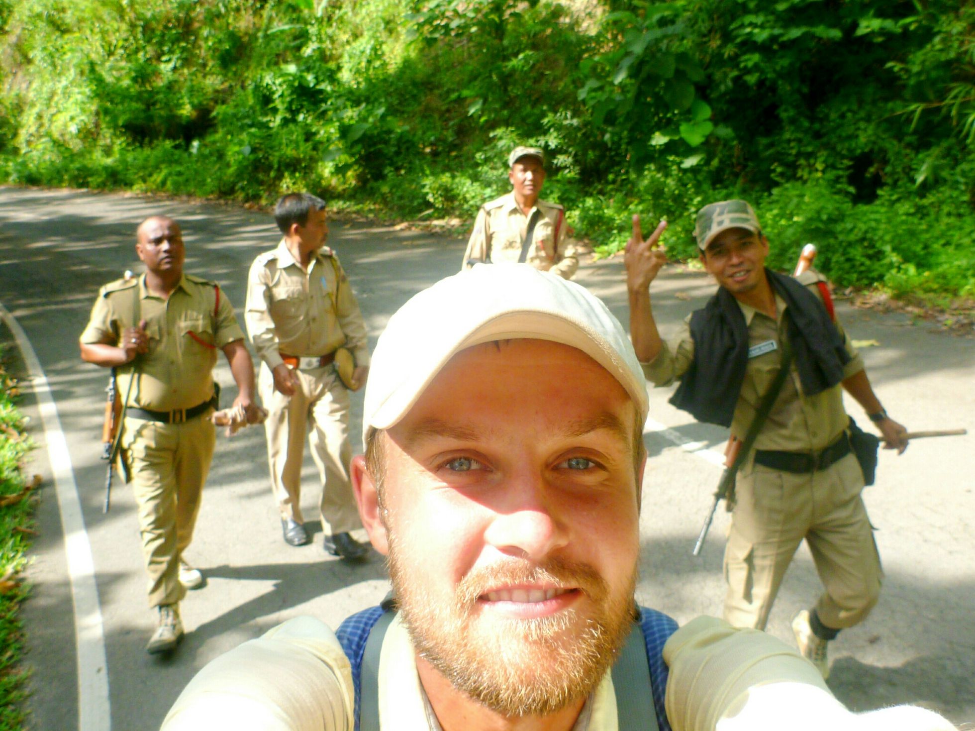 Jalutades koos relvastatud politseiväega Assami osariigis Kirde-Indias