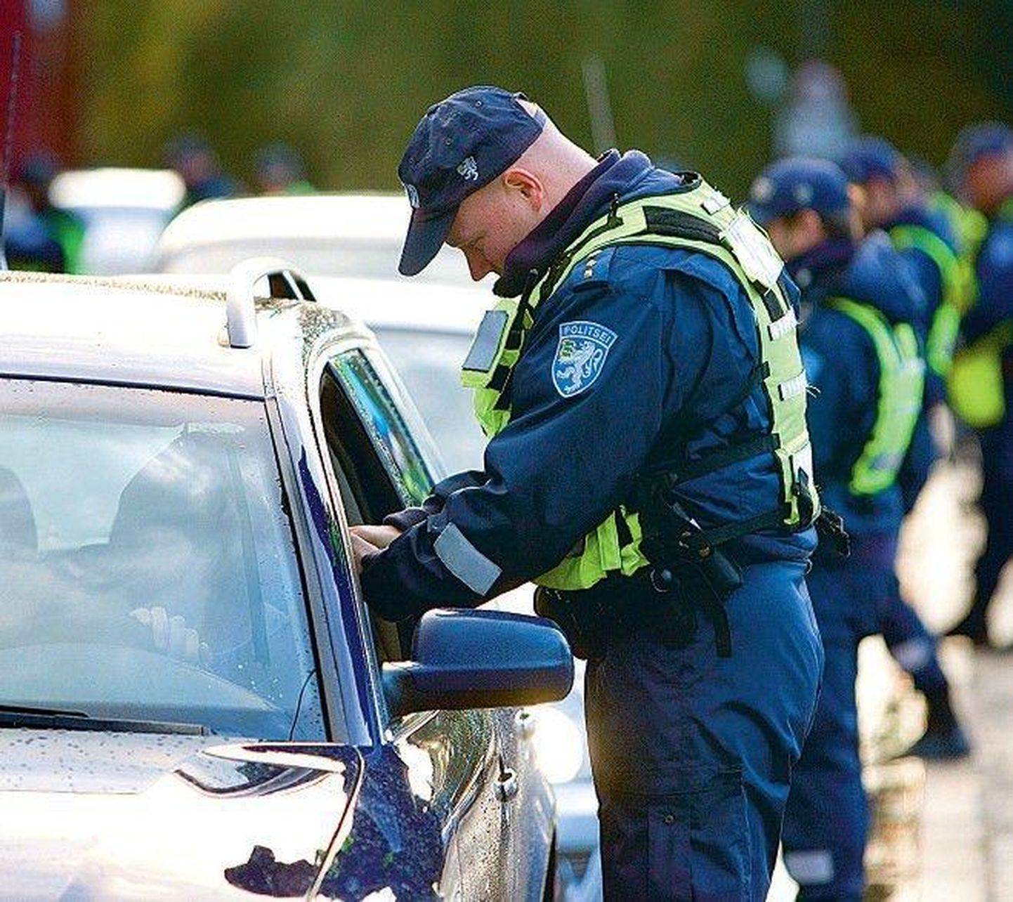 Politsei kontrollib reidi "Kõik puhuvad" käigus sõidukijuhtide kainust.