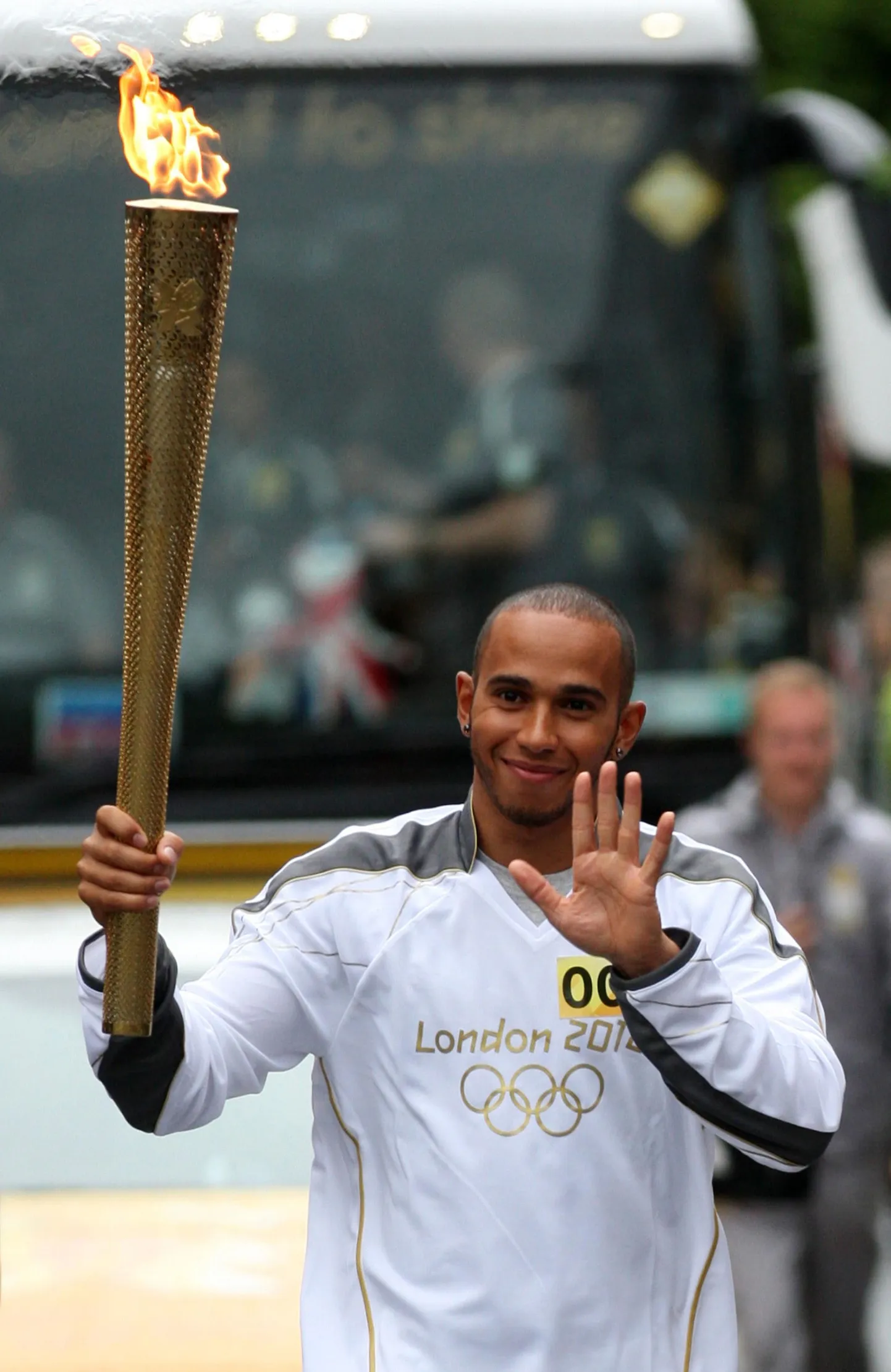 Lewis Hamilton olümpiatõrvikuga