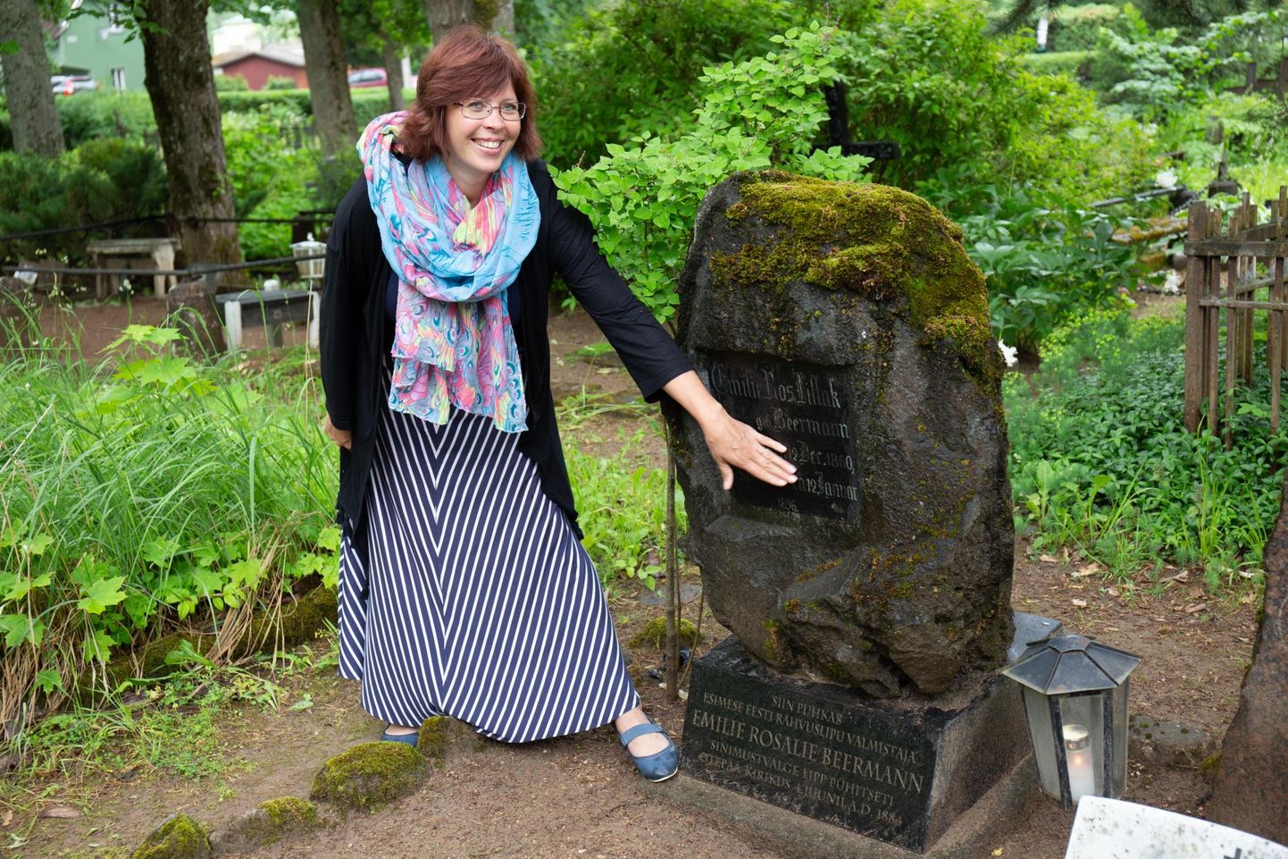 Margit Rei sõnutsi hoolitsevad naiskodukaitsjad ka esimese Eesti lipu õmmelnud Emilia Rosalie Beermanni haua hea väljanägemise eest.