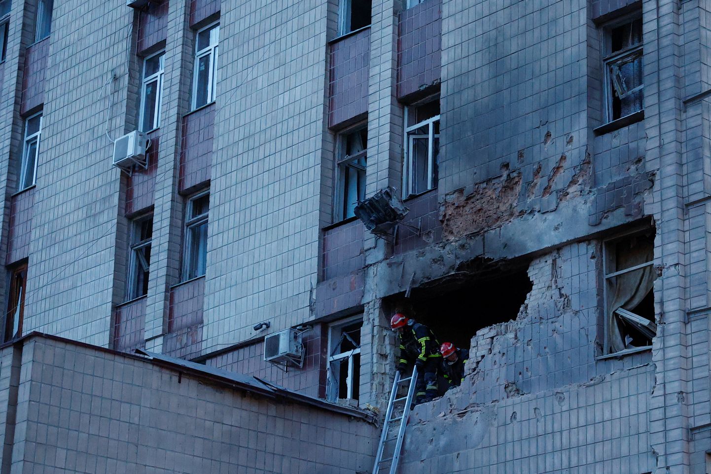 Последствия атаки в Киеве. 28 мая 2023 года.