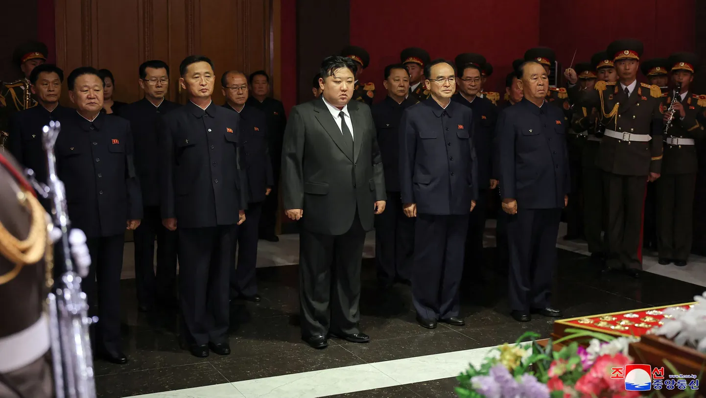 Kim Jong-un endise Põhja-Korea propagandajuhi matustel.