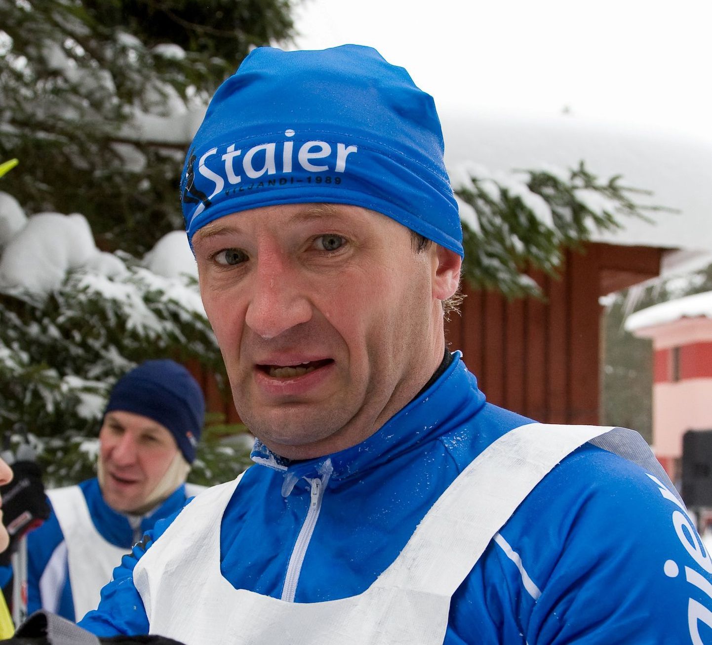 Активный спортсмен-любитель, Меэлис Атонен принимает участие и в Алутагузеском лыжном, и в беговых марафонах, которые проходят в Ида-Вирумаа.