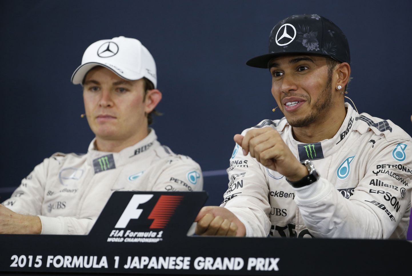 Nico Rosberg (vasakul) on sel hooajal selgelt Lewis Hamiltoni varju jäänud.