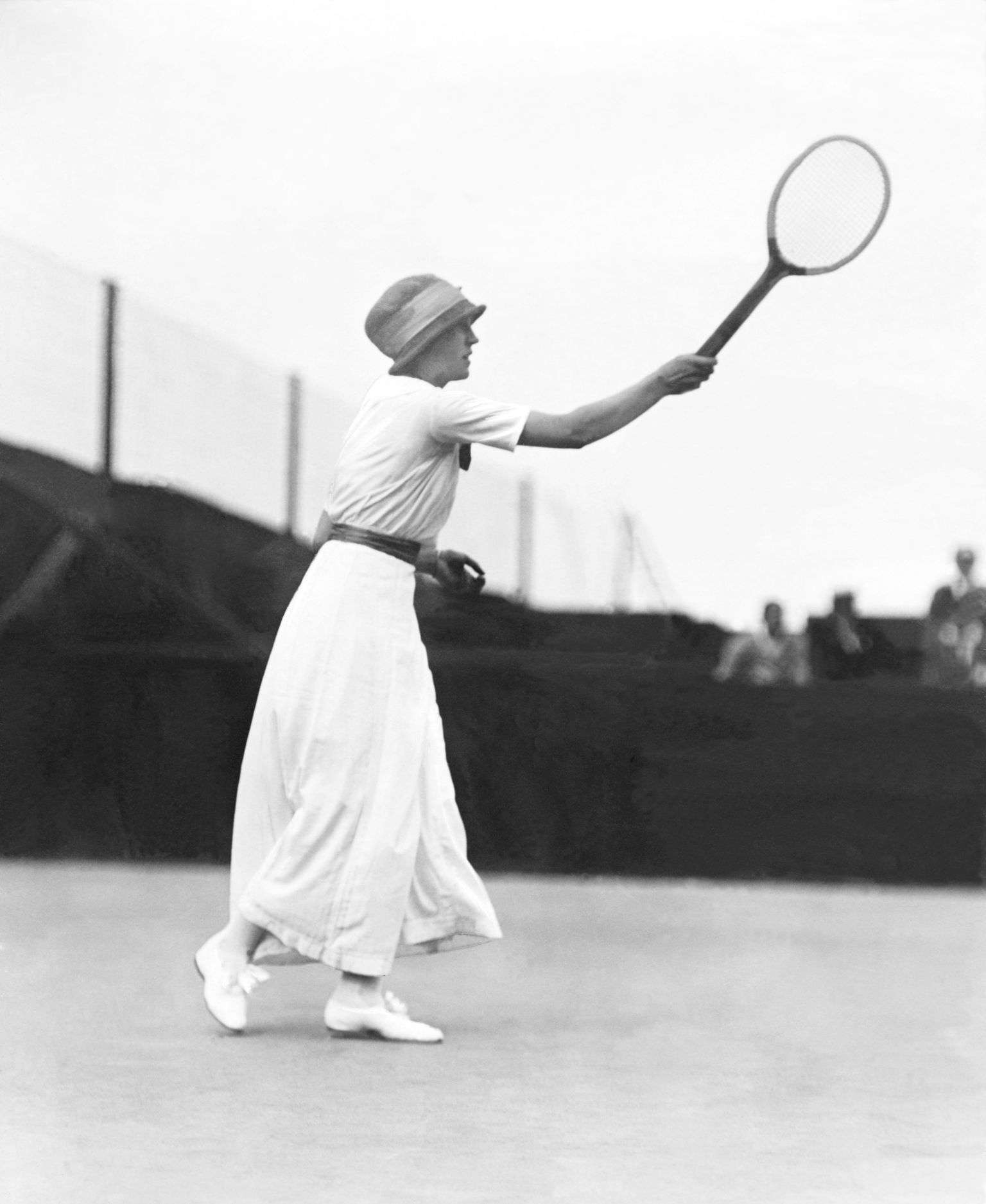 Sellises kleidis võitis prantslanna Marguerite Broquedis 1912. aasta olümpiakulla.