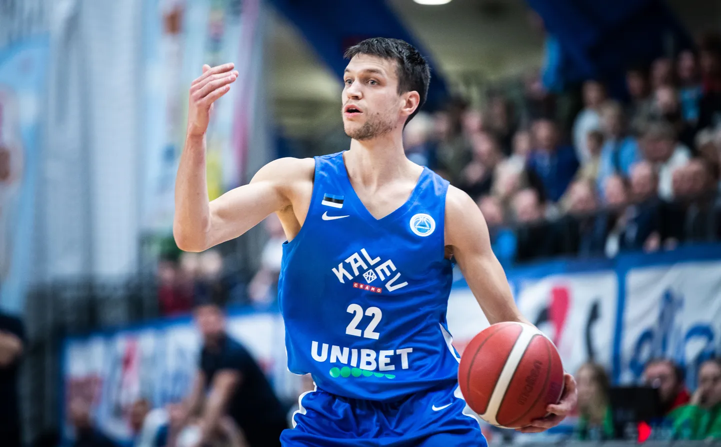 Kalev/Cramo kapten Martin Dorbek kutsub rahvast saali.