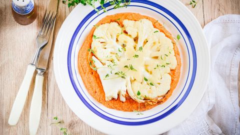 RETSEPT ⟩ Lillkapsasteigid ahjupaprika ja -tomati püreega