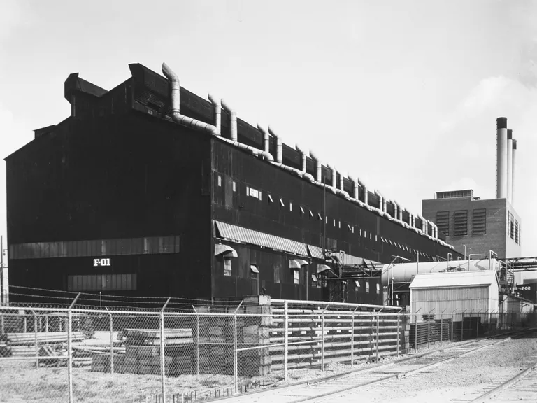1. august 1943
Manhattani tuumapommi loomise projekti termilisel diffusioonil põhinev uraanirikastusüksus Oak-Ridges (Ameerika Ühendiriigid)