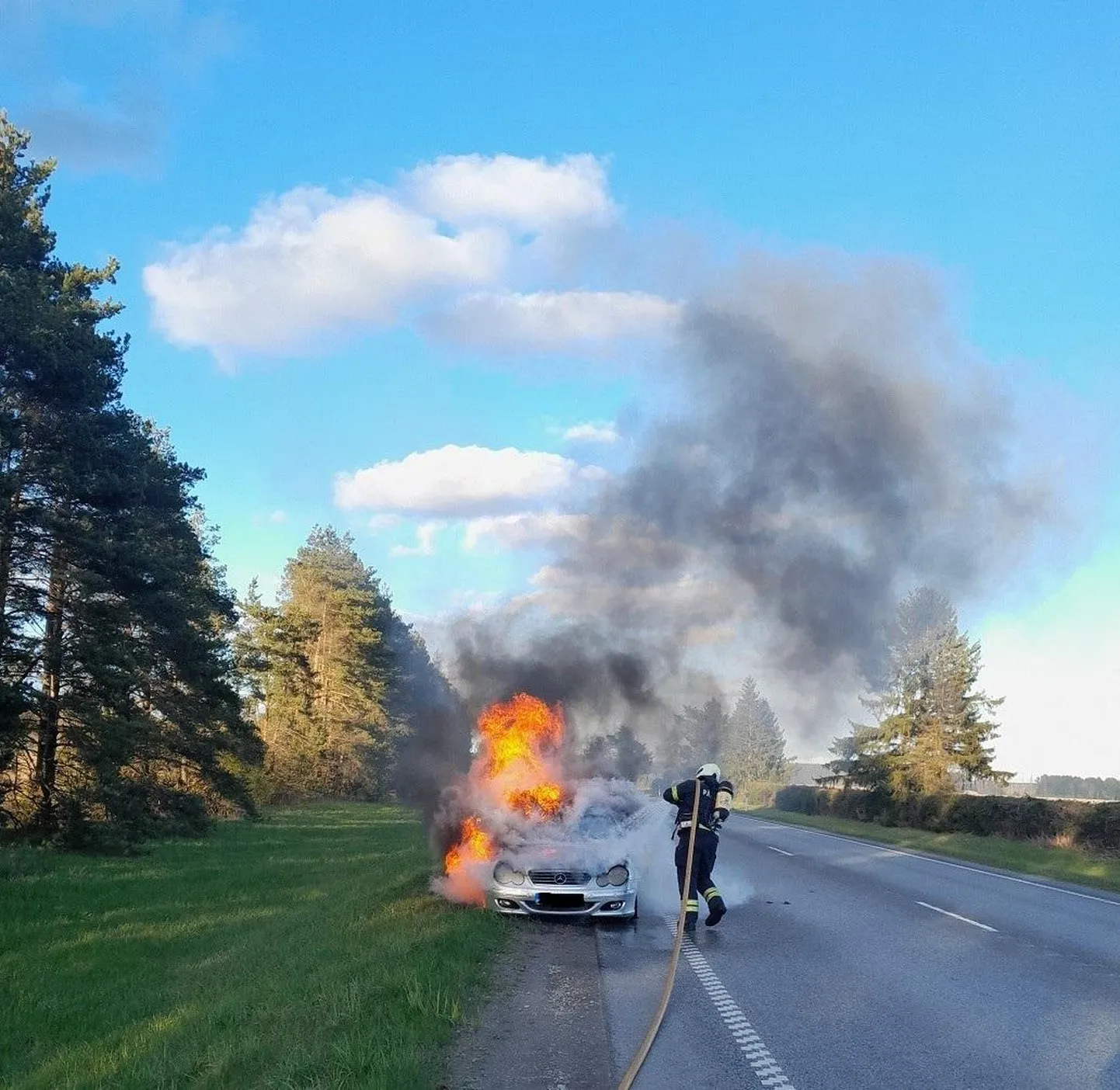 Rahkla külas põles auto.