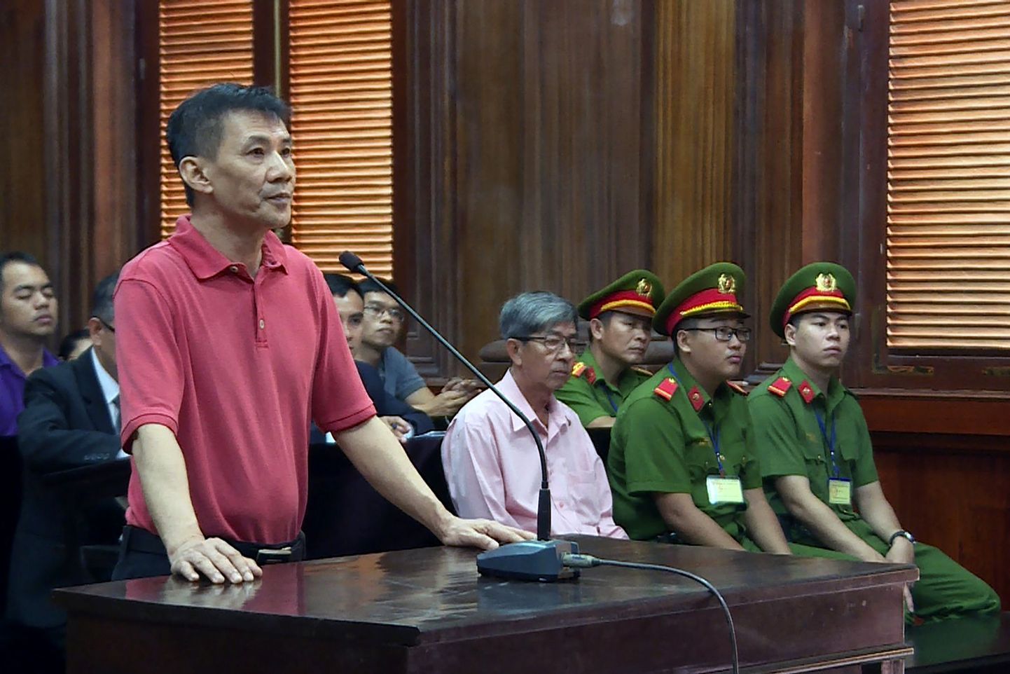 Ameerika Ühendriikide kodanik Michael Nguyen mõisteti Vietnami kohtus riigipöörde katse eest 12 aastaks vangi.