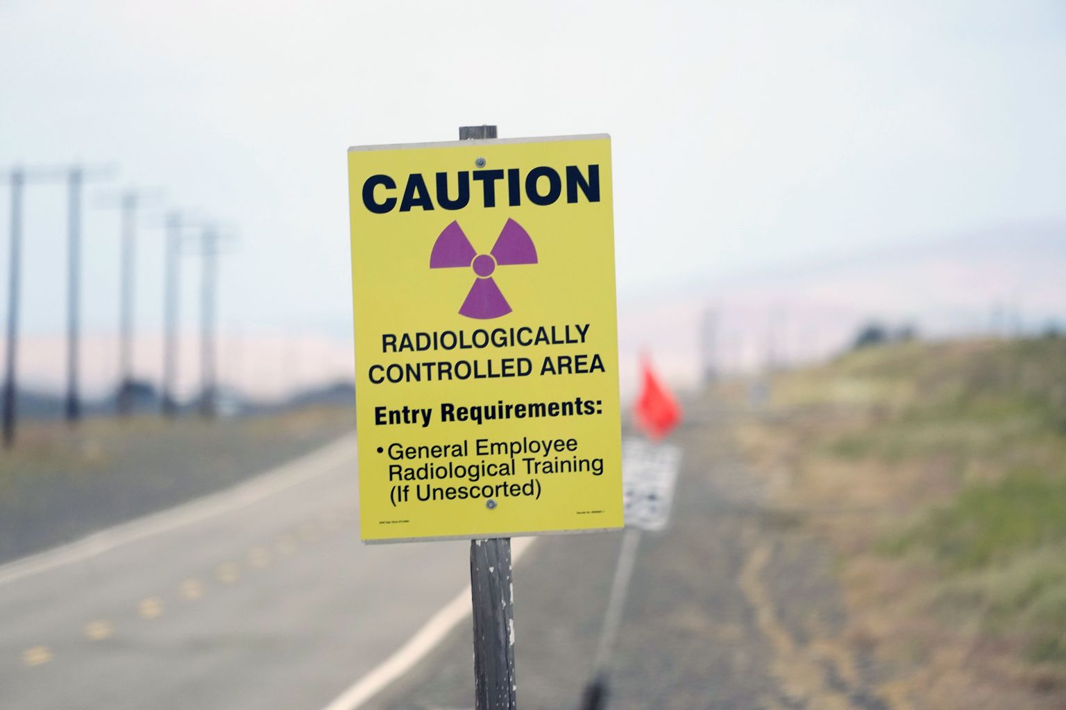 Ohumärk radioaktiivsete jäätmete hoidla juures. Pilt on illustratiivne.