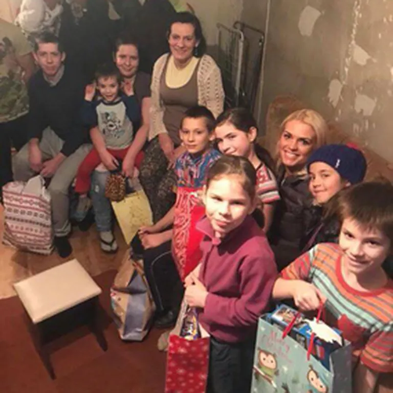 "Labdarības lapa" apdāvina daudzbērnu ģimeni.