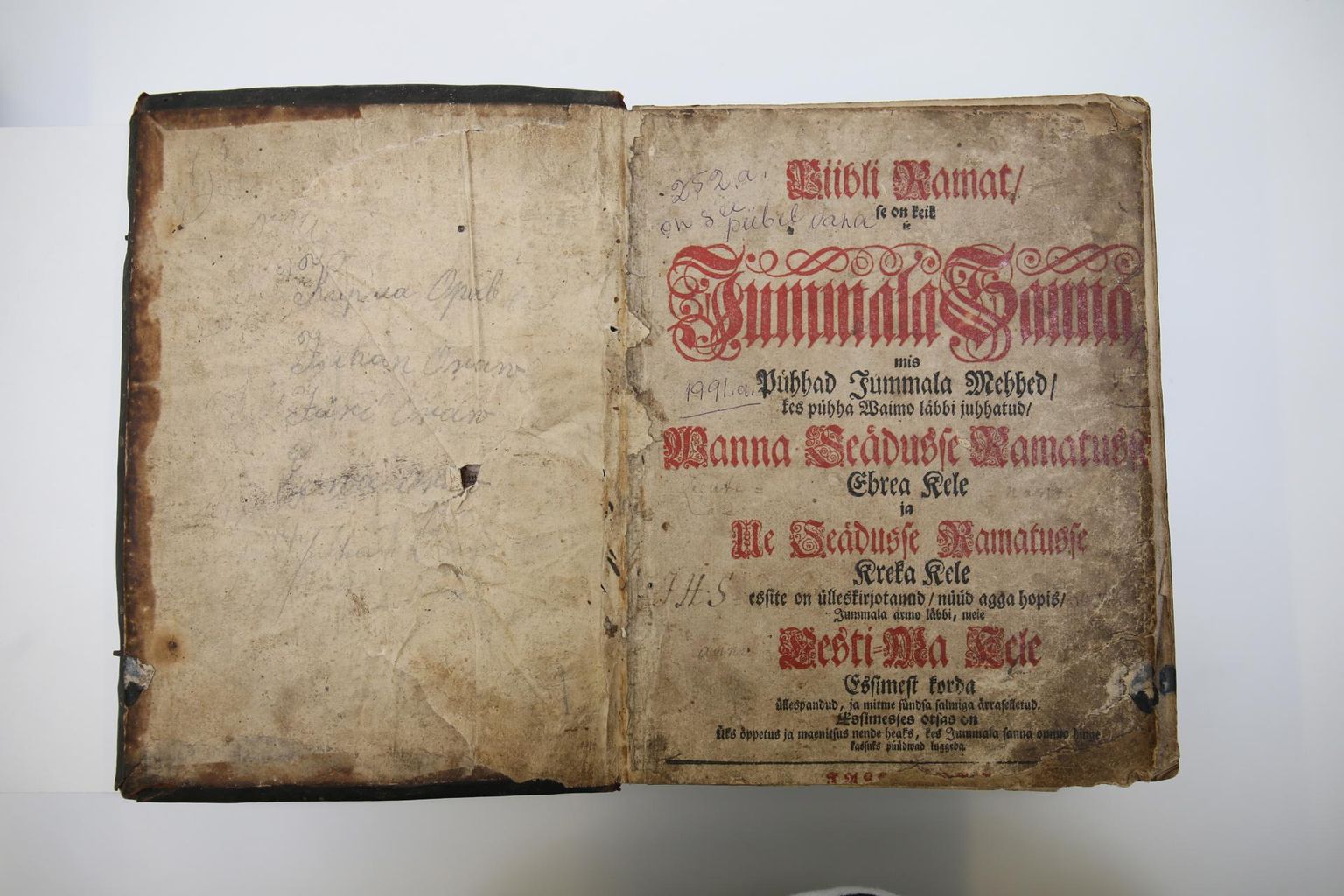 1739. aastast pärinev eestikeelne piibel. Foto loo juures illustreeriv