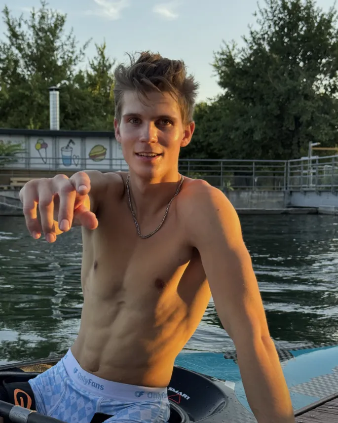 Мас балапан порно видеоға түсіп жатыр