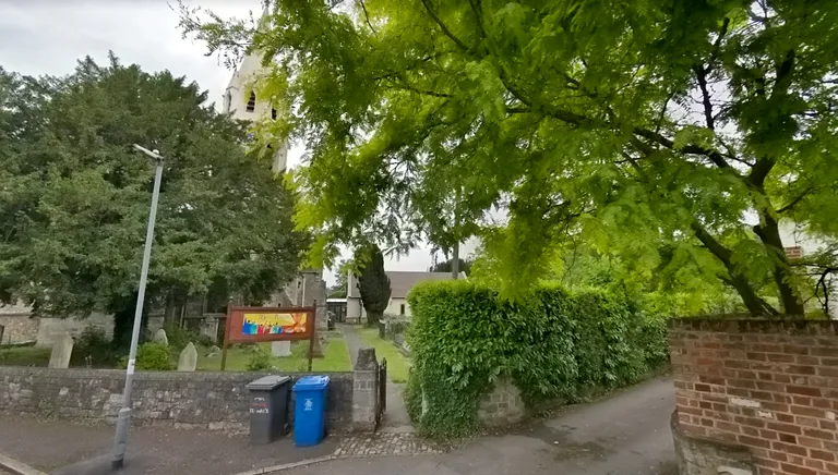 Kõnealune hekk Google Street View fotol.