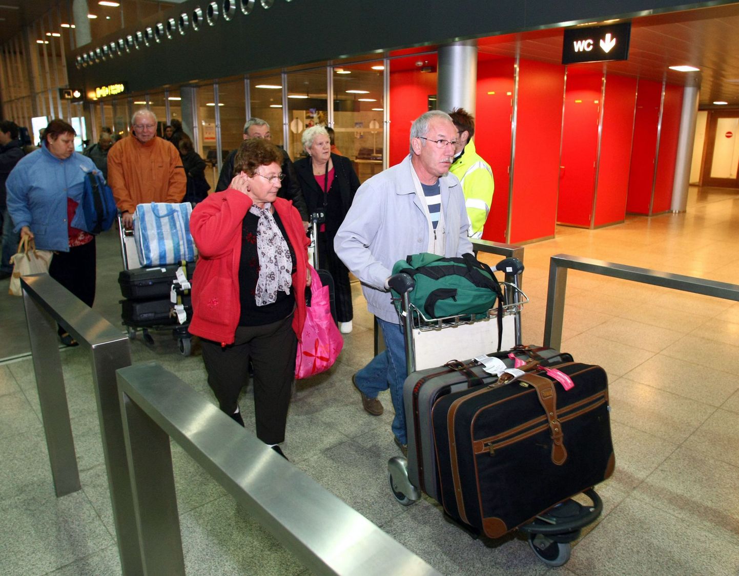 Arhiivipilt, millel mornid Belgia ja Prantsuse turistid, keda samuti 2008. aasta sügisel Antalya kuurordis mõnda aega pantvangis hoiti, sest nende reisikorraldaja läks pankrotti.
