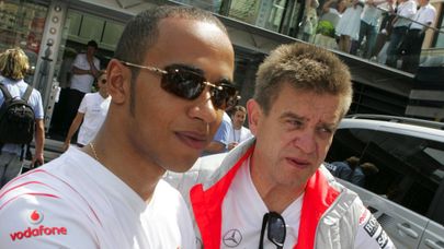 Lewis Hamilton ja Aki Hintsa.