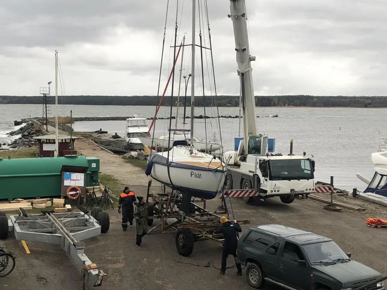 Laupäeval tõsteti Vergi sadamakai äärest kuivale kõik väikesed ja suured alused. Hooaeg sai selleks korraks läbi.