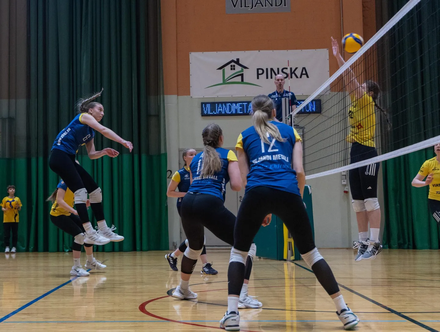 Viljandi Metalli naiskonnal tuli Eesti meistrivõistluste poolfinaalseerias kolmes kohtumises tunnistada Rae Spordikool / Viastoni paremust. Nüüd asuvad viljandlannad võistlema pronksi nimel.