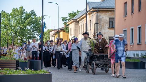 ELAGU TAPPA LIN! ⟩ Raudteelinn tähistas sajandat sünnipäeva meeleoluka vabaõhuetenduse ja rahvapeoga