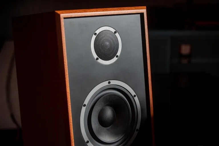 KLH Model Three: kareribalised, aga siiski üsna kogukad.