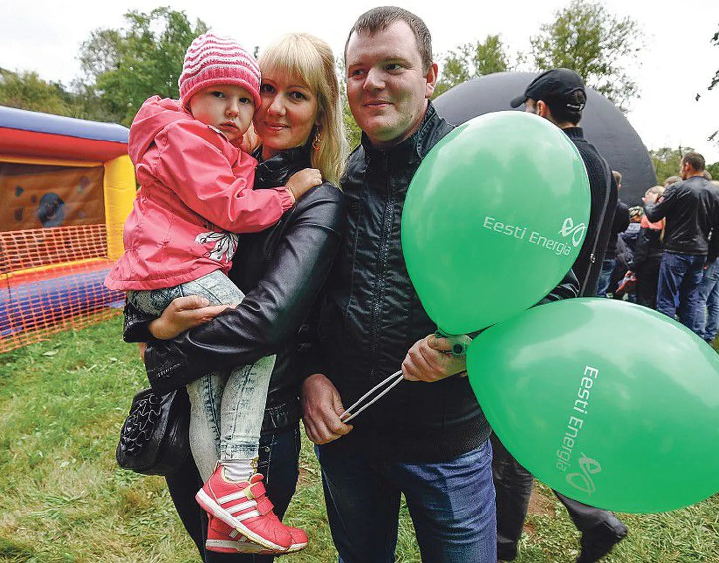 Шахтерская семья: Егор Ромашко (31) приехал в Тойлаский парк с женой Светланой и трехлетней дочкой Дашей.