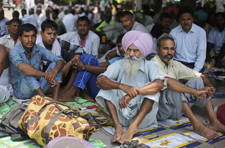 Indias lahvatas mäss, kui vaimseks liidriks peetav guru Ram Rahim Singh vägistamistes süüdi mõisteti