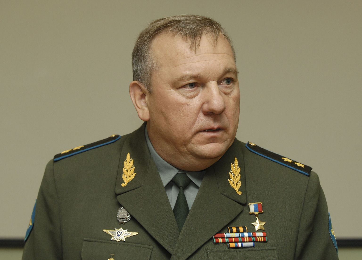 Главнокомандующий воздушно десантными войсками. Сердюков командующий ВДВ.