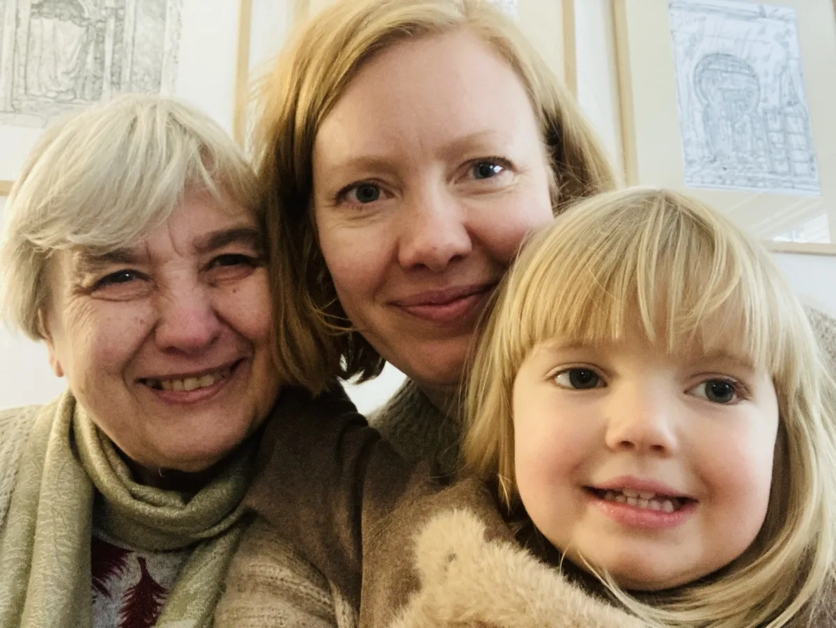 KOLM PÕLVKONDA: Ema Rita, Liis ja tütar Silvia.