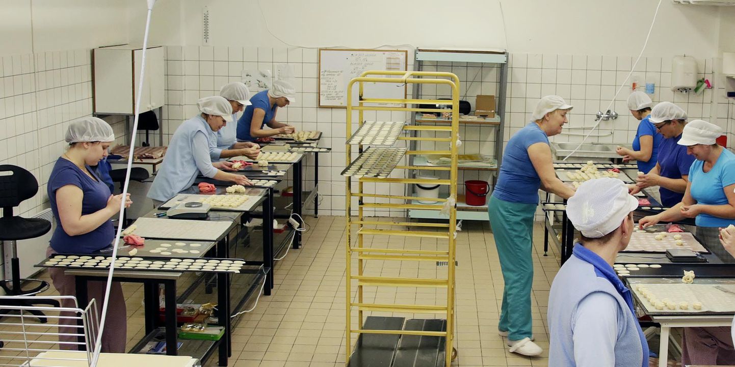 Türi vallas Säreveres tegutseva Convi Food Sweetsi OÜ tootmises käib kibekiire töö, sest septembris algas  jõulutellimuste täitmine, mis on suuremad kui eelmisel aastal.