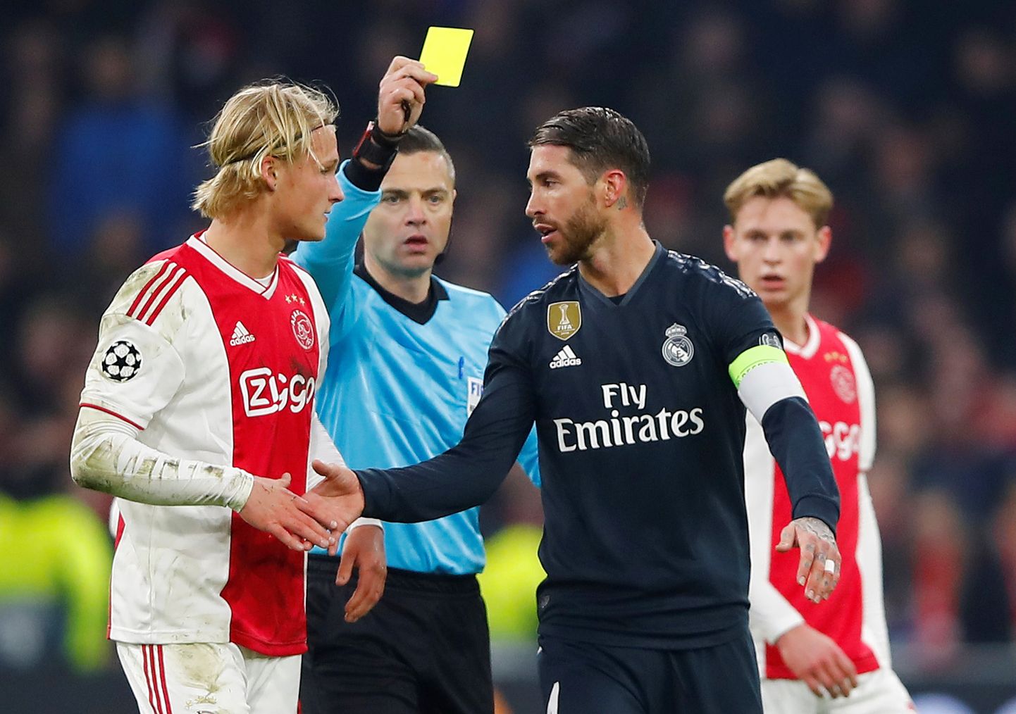 Sergio Ramos teenis Amsterdamis kollase kaardi.