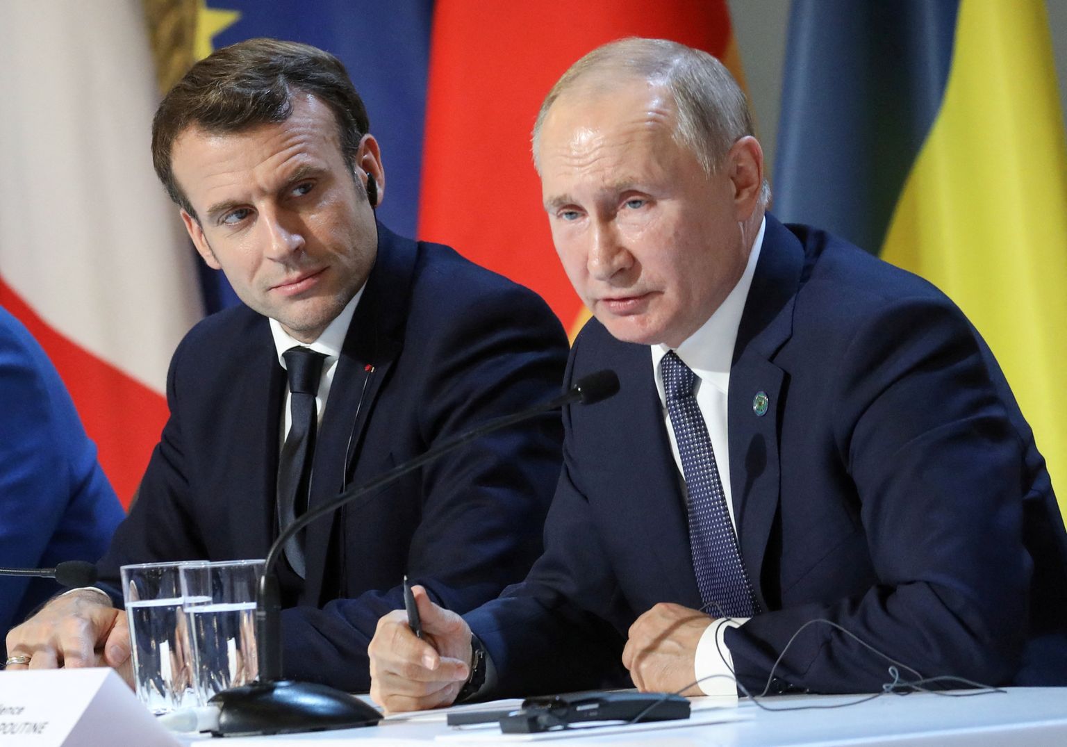 Президент Франции Эмманюэль Макрон и Путин.