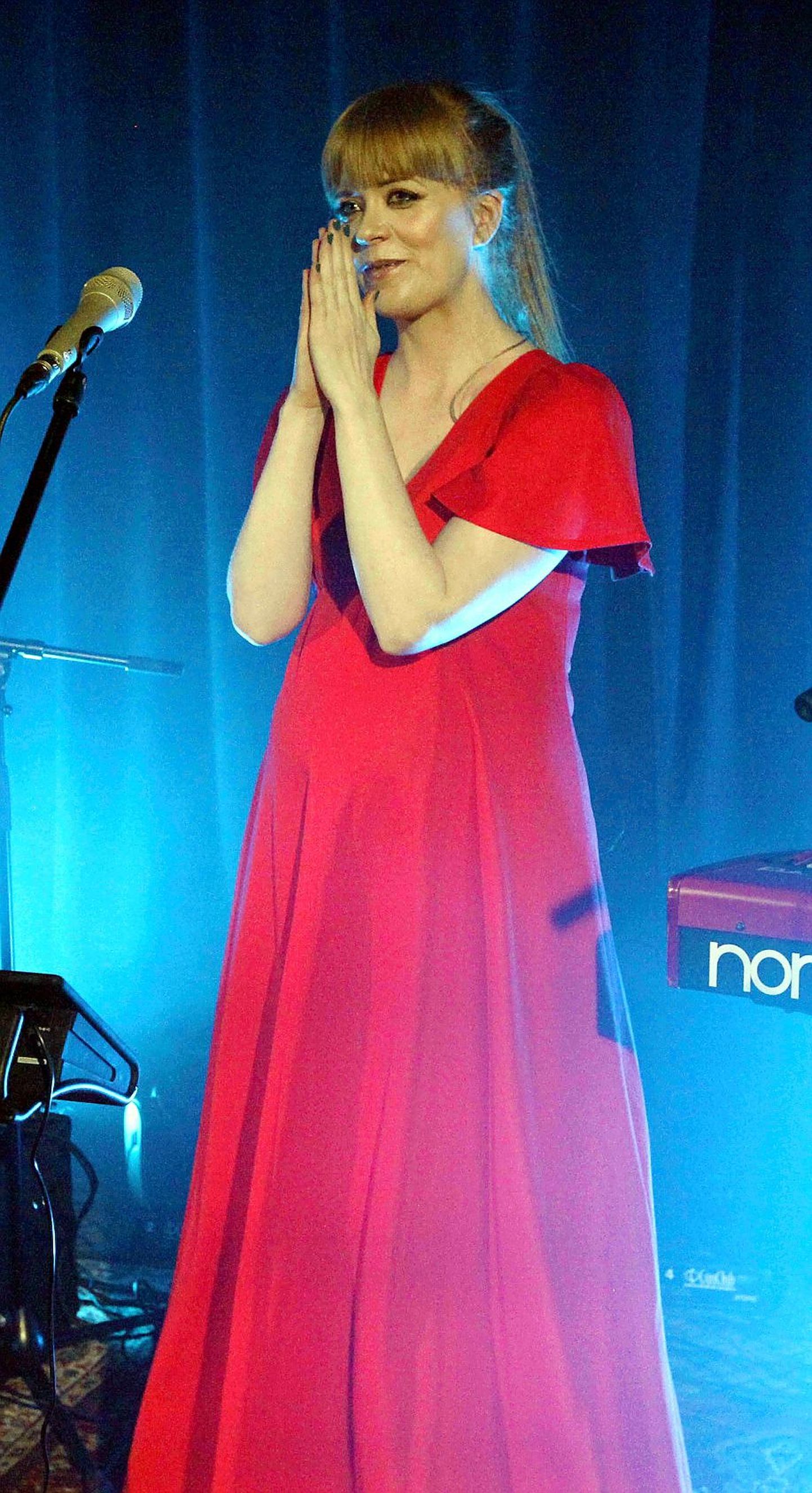 Würffel - Overnight EP esitlus
Beebiootel lauljatar Marvi Vallaste nägi maasikapunases kleidis välja imeilus
